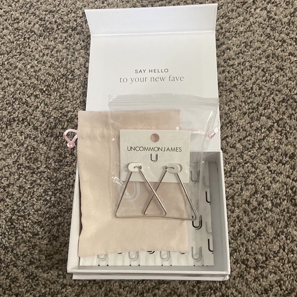 NEW IN BOX UNCOMMON JAMES EARRINGS - Picture 2 of 7